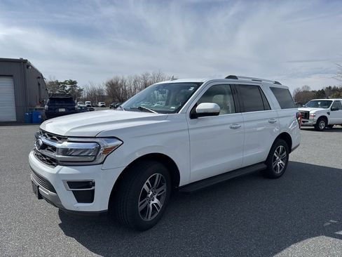 Used 2024 Ford Expedition Limited image 3