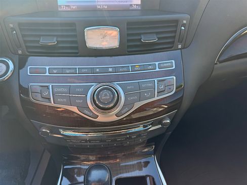 Used 2016 INFINITI Q70 L 3.7 w/ Deluxe Touring Package image 21