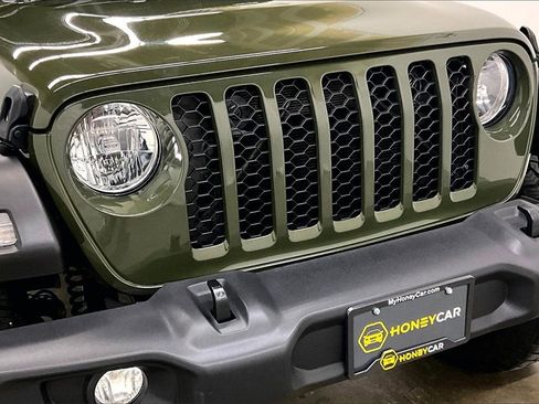 Used 2022 Jeep Gladiator Sport w/ Trailer Tow Package image 32