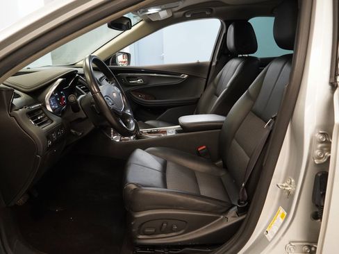 Used 2015 Chevrolet Impala LT w/ Convenience Package image 5