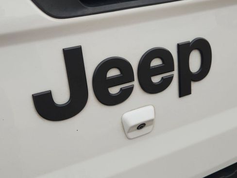 Used 2024 Jeep Gladiator Sport AWD/4WD image 29