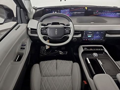 New 2026 Lincoln Navigator L Black Label AWD/4WD image 10