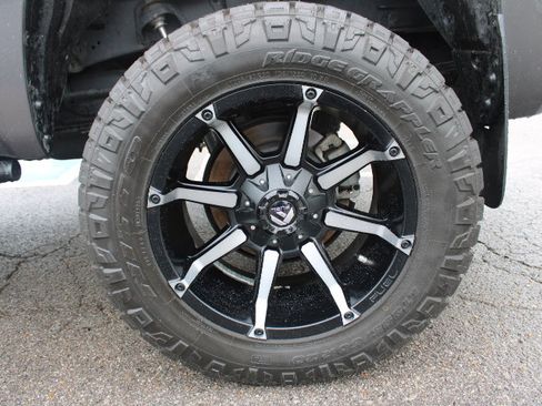 Used 2021 Toyota Tundra SR5 w/ SR5 Leather Package AWD/4WD image 11