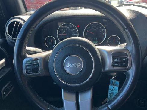 Used 2018 Jeep Wrangler Unlimited Sahara AWD/4WD image 15