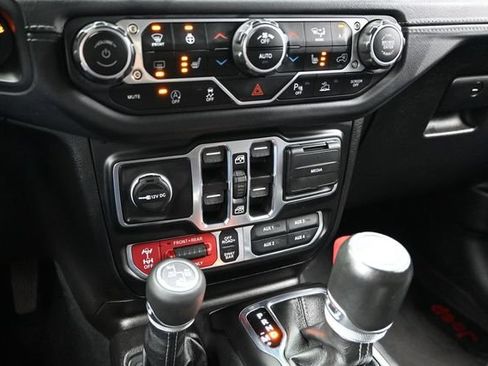 Used 2024 Jeep Wrangler Unlimited Rubicon AWD/4WD image 43