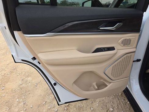 New 2026 Jeep Grand Cherokee Limited image 17