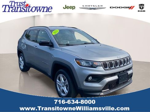 Used 2023 Jeep Compass Latitude w/ Convenience Group AWD/4WD image 1