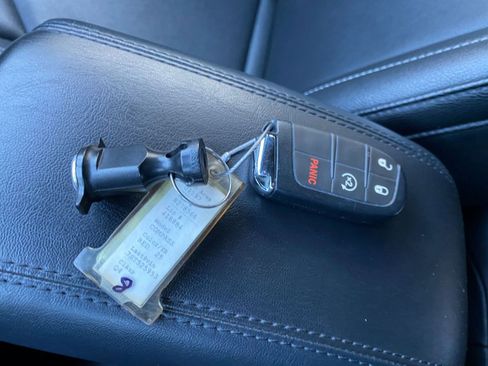 Used 2025 Jeep Compass Limited image 21