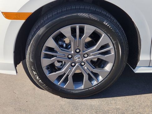 New 2026 Honda Odyssey Touring image 14