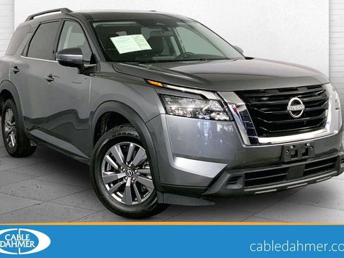 Used 2025 Nissan Pathfinder SV AWD/4WD image 1
