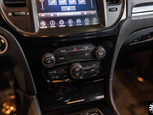 Used 2017 Chrysler 300 S image 28