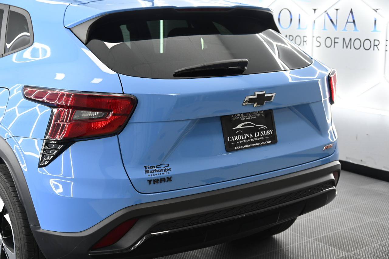 Used 2024 Chevrolet Trax RS w/ Sunroof Package FWD image 11