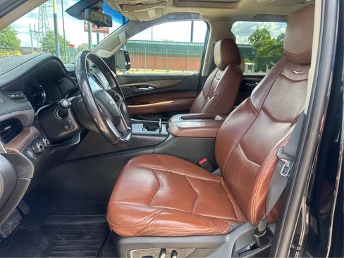 Used 2018 Cadillac Escalade Luxury image 10