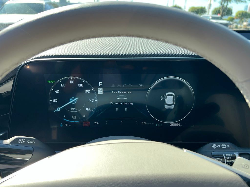 Certified 2023 Kia Niro Wind w/ Wind Preserve Package FWD image 17