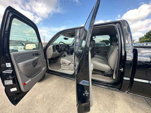 Used 2006 Chevrolet Silverado 2500 LT w/ Onstar Plus Package AWD/4WD image 30