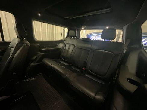 Used 2022 Jeep Wagoneer Series III w/ Premium Group I AWD/4WD image 11
