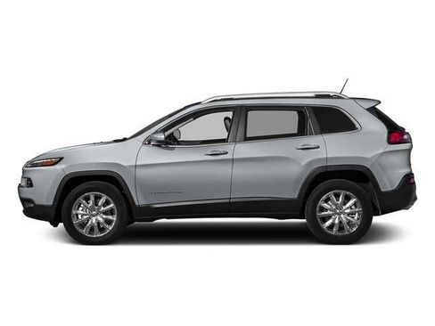 Used 2017 Jeep Cherokee Limited FWD image 2