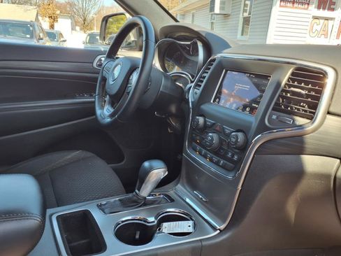 Used 2021 Jeep Grand Cherokee Laredo image 27