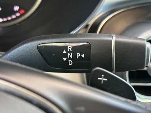 Used 2019 Mercedes-Benz GLC 300 4MATIC image 17