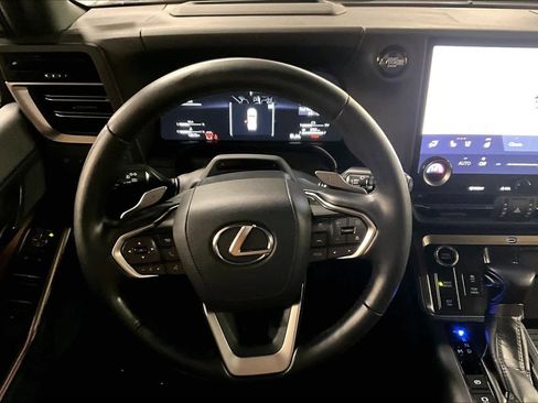 Used 2024 Lexus GX 550 w/ Accessory Package (Z1) image 6