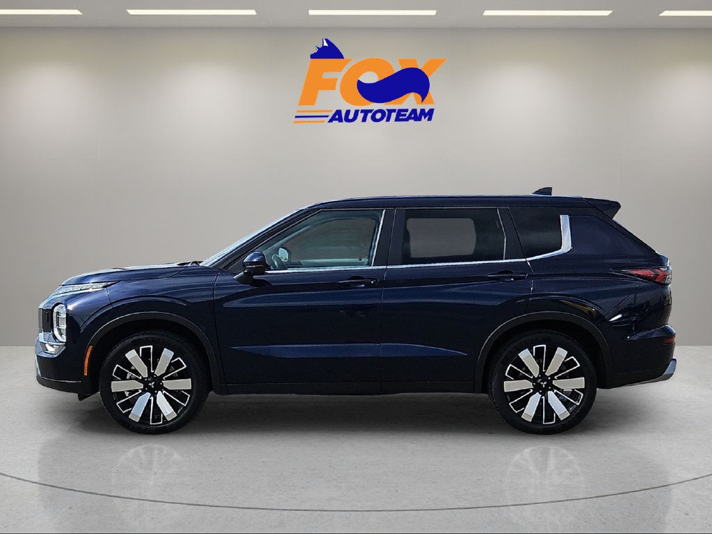 Used 2025 Mitsubishi Outlander SE AWD/4WD image 2