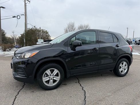 Used 2022 Chevrolet Trax LS w/ Tint and Cruise Package image 4