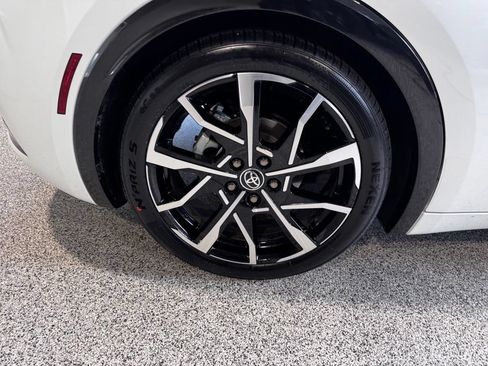 Used 2024 Toyota Prius Prime Premium FWD image 10