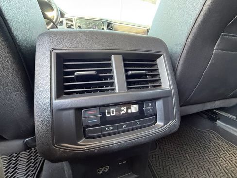 Used 2021 Volkswagen Atlas SE w/ Towing Package FWD image 18