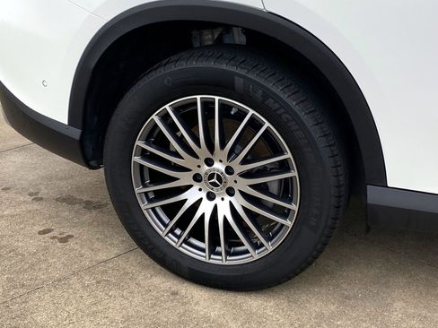 Used 2025 Mercedes-Benz GLC 300 image 8