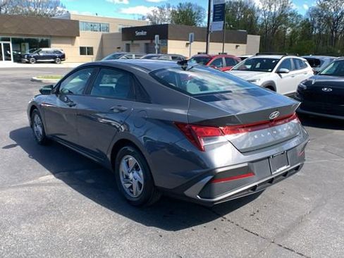 Used 2025 Hyundai Elantra SE FWD image 3