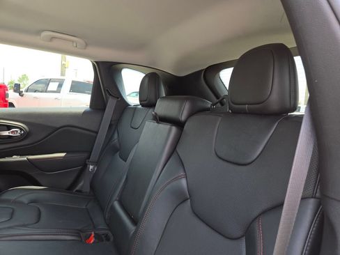 Used 2022 Jeep Cherokee Trailhawk w/ Premium Leather Package AWD/4WD image 21