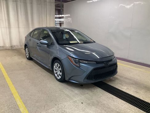 Used 2020 Toyota Corolla LE image 1
