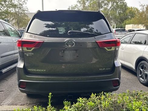 Used 2019 Toyota Highlander XLE AWD/4WD image 5