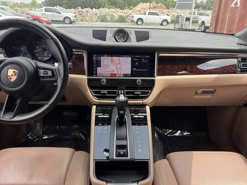 Used 2023 Porsche Macan AWD/4WD image 17