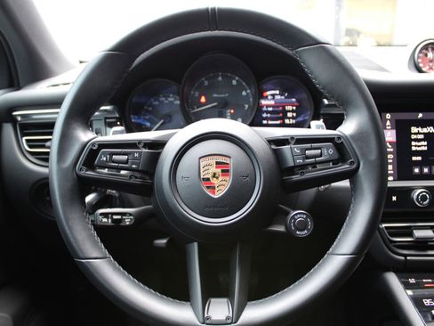 Certified 2023 Porsche Macan Turbo image 16