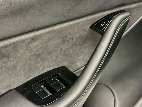 Used 2021 Tesla Model Y Long Range AWD/4WD image 15