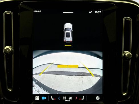 Used 2023 Volvo XC40 B5 Plus image 16