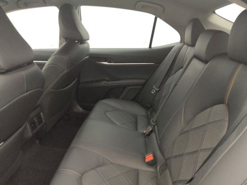 Used 2018 Toyota Camry XLE image 18