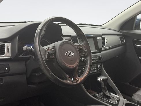 Used 2017 Kia Niro EX image 7