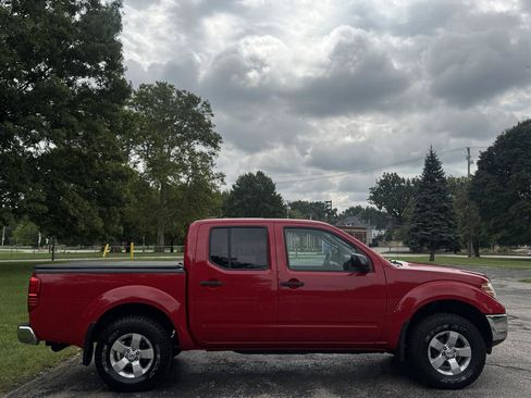 Used 2011 Nissan Frontier SV AWD/4WD image 8