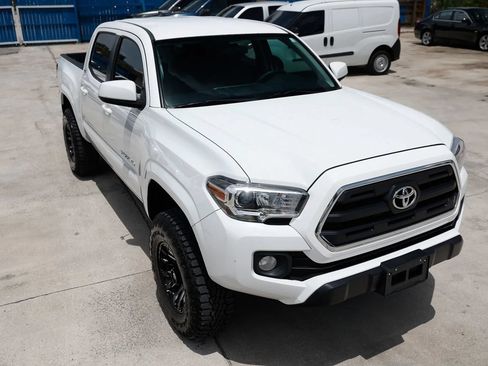Used 2016 Toyota Tacoma SR5 w/ Towing Package RWD image 9