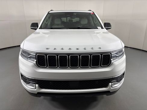 Used 2023 Jeep Wagoneer 2WD image 3