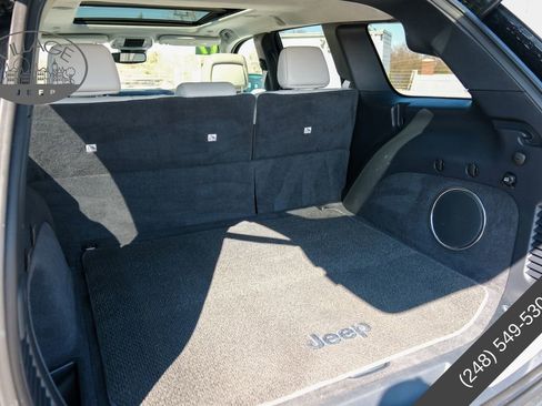 Used 2017 Jeep Grand Cherokee Summit AWD/4WD image 6