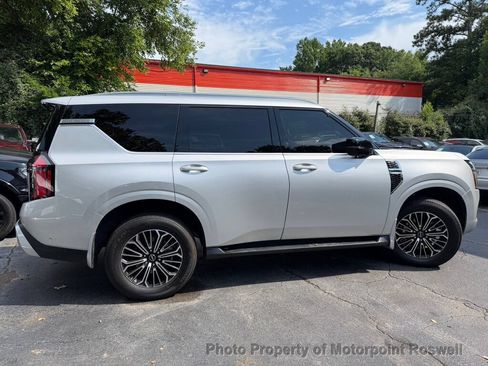 Used 2025 Nissan Armada SL AWD/4WD image 8