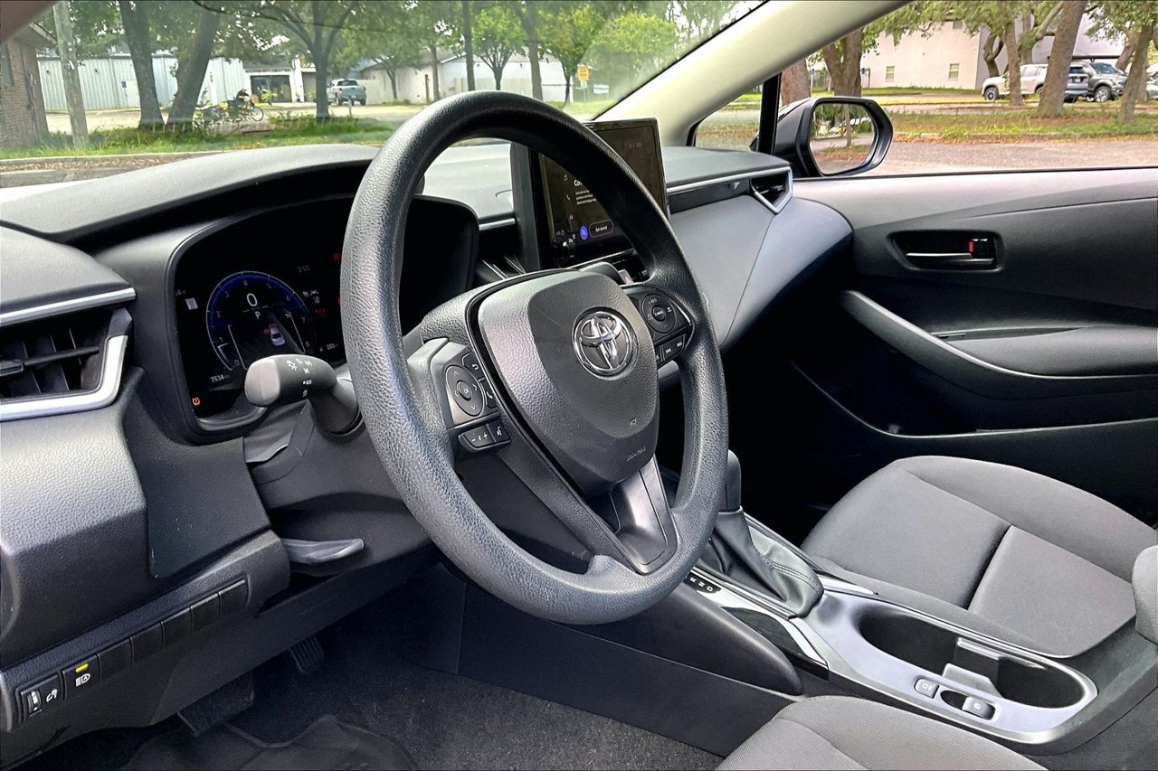 Used 2026 Toyota Corolla LE FWD image 14