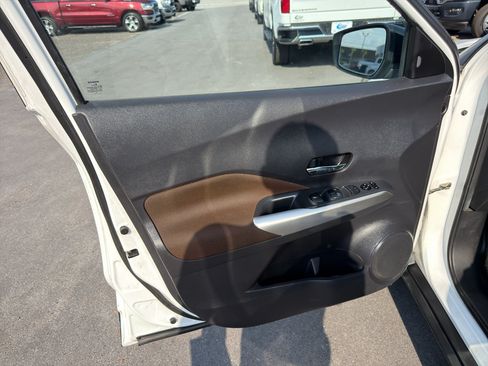 Used 2018 Nissan Kicks SR FWD image 8