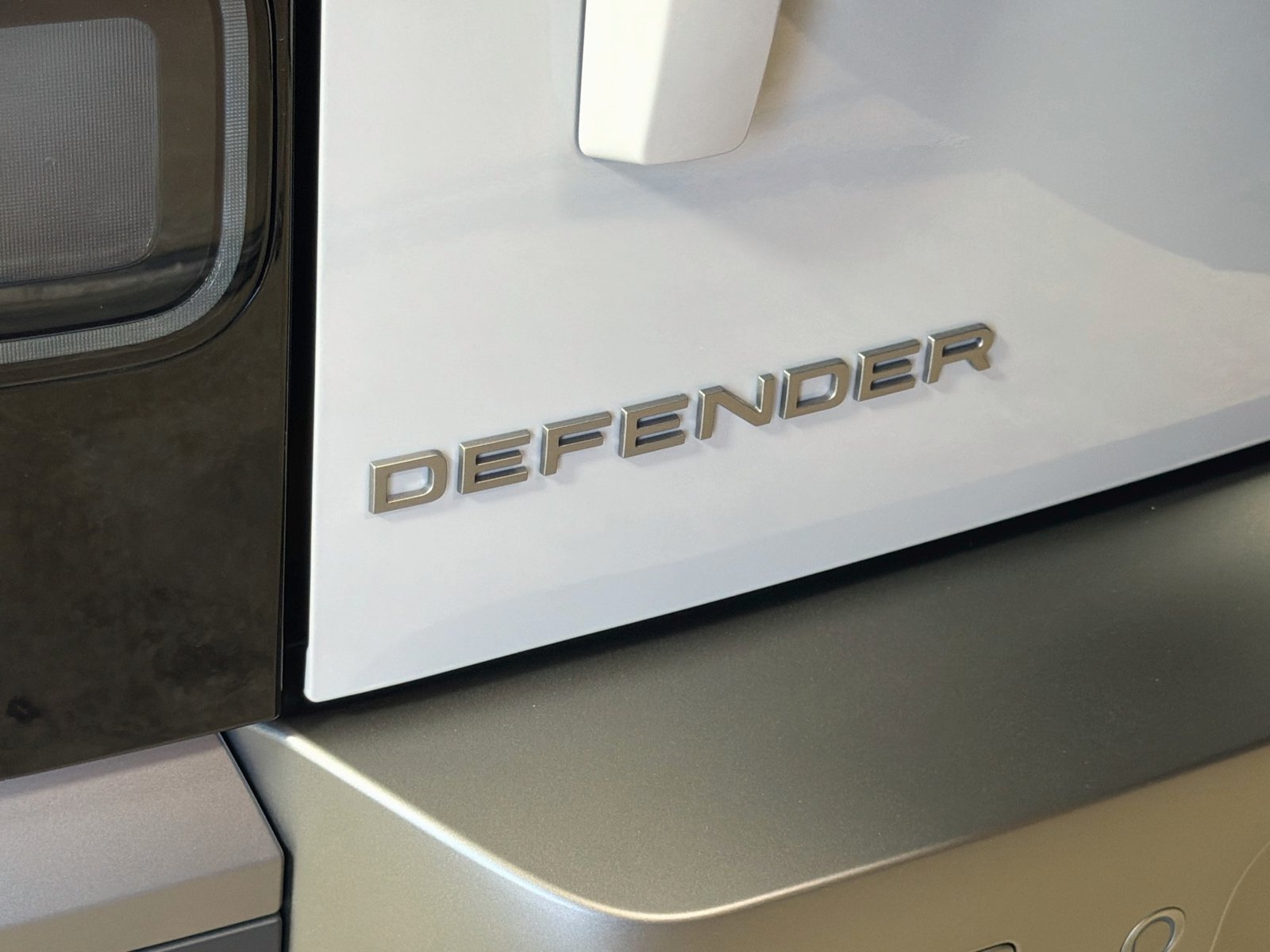 New 2026 Land Rover Defender 110 S AWD/4WD image 31