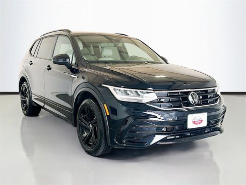 Used 2023 Volkswagen Tiguan SE R-Line image 3