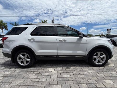 Used 2018 Ford Explorer XLT w/ Equipment Group 202A FWD image 11