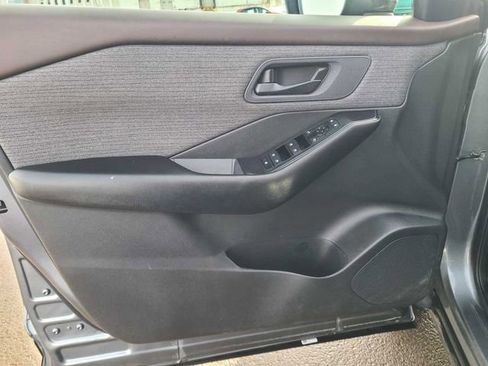 Used 2023 Nissan Rogue S image 15